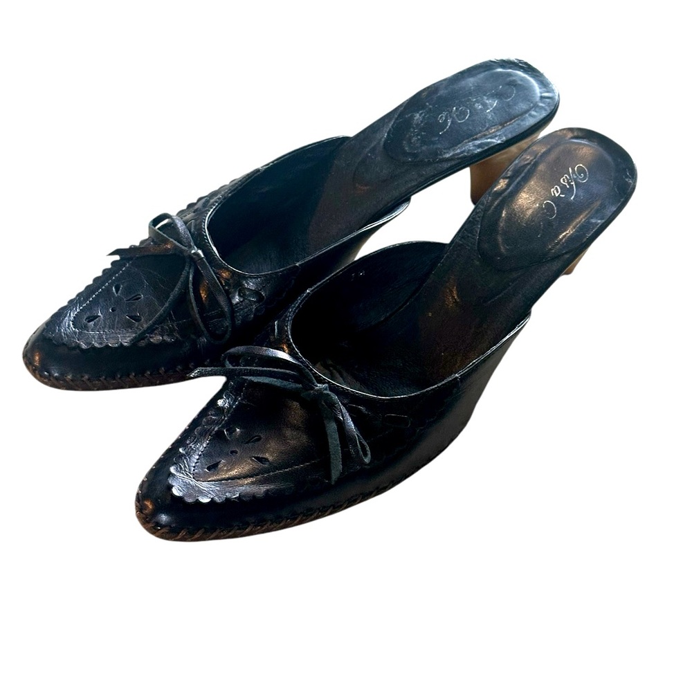 Via a Vie Vintage Kitten Heel Black Leather Mule Poined Toe  Cutout | Small Bow